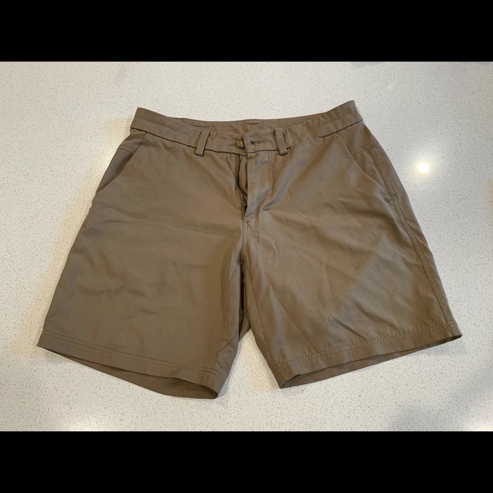 Men’s Lululemon Commission Short Warpstream 8 in Inseam in Khaki (Size 31)